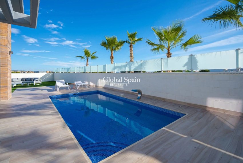 Wederverkoop - Villa -
CABO ROIG