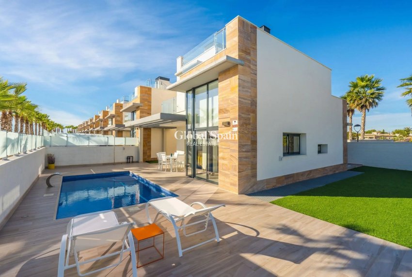 Wederverkoop - Villa -
CABO ROIG