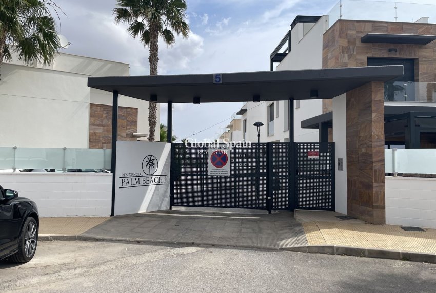 Wederverkoop - Villa -
CABO ROIG