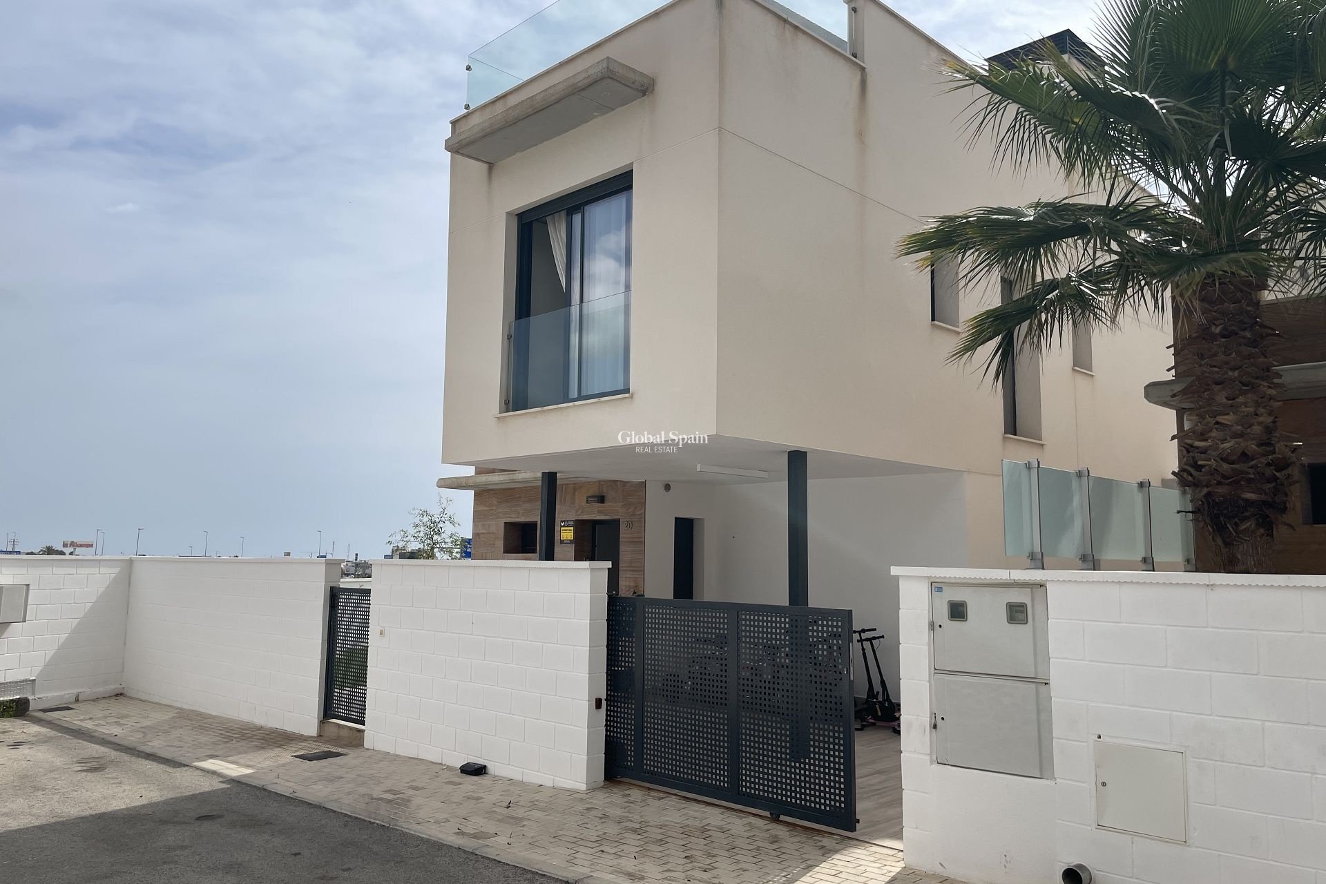 Wederverkoop - Villa -
CABO ROIG