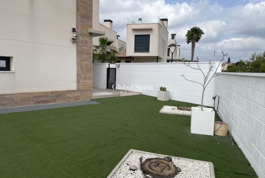 Wederverkoop - Villa -
CABO ROIG