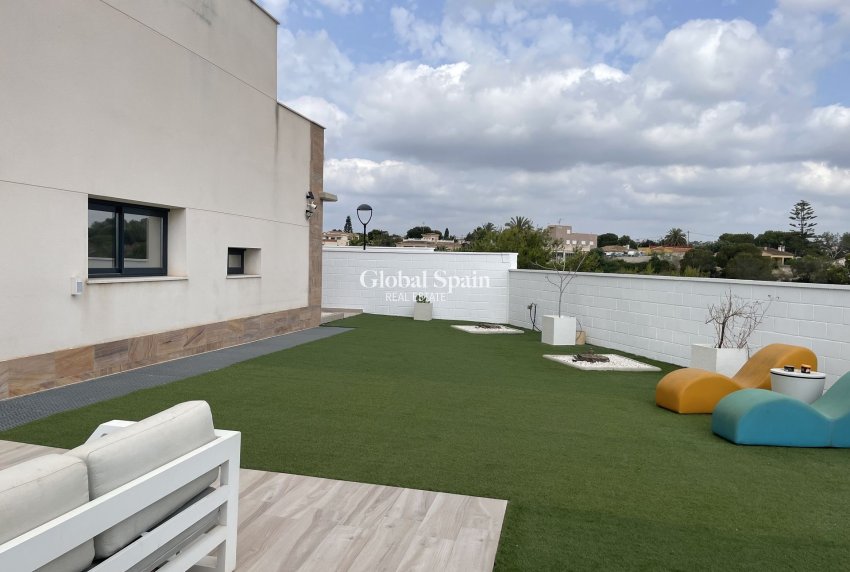 Wederverkoop - Villa -
CABO ROIG