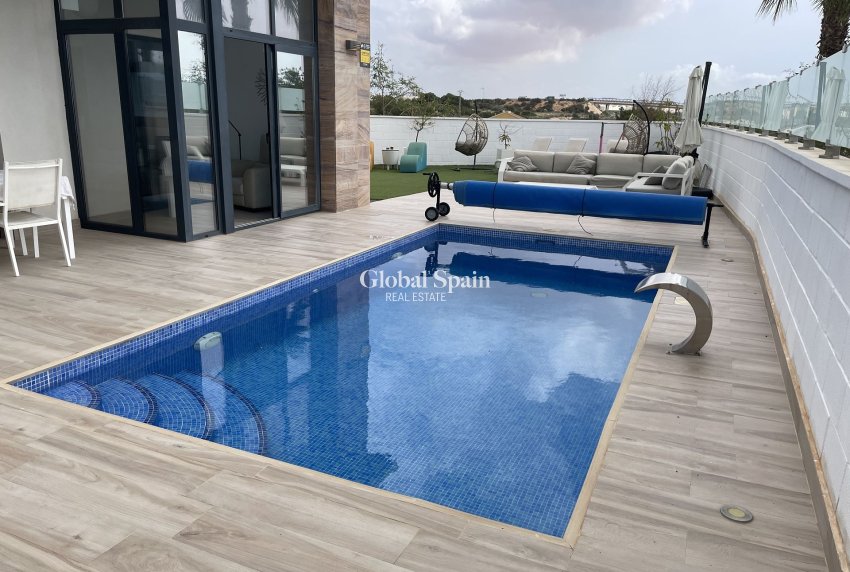 Wederverkoop - Villa -
CABO ROIG