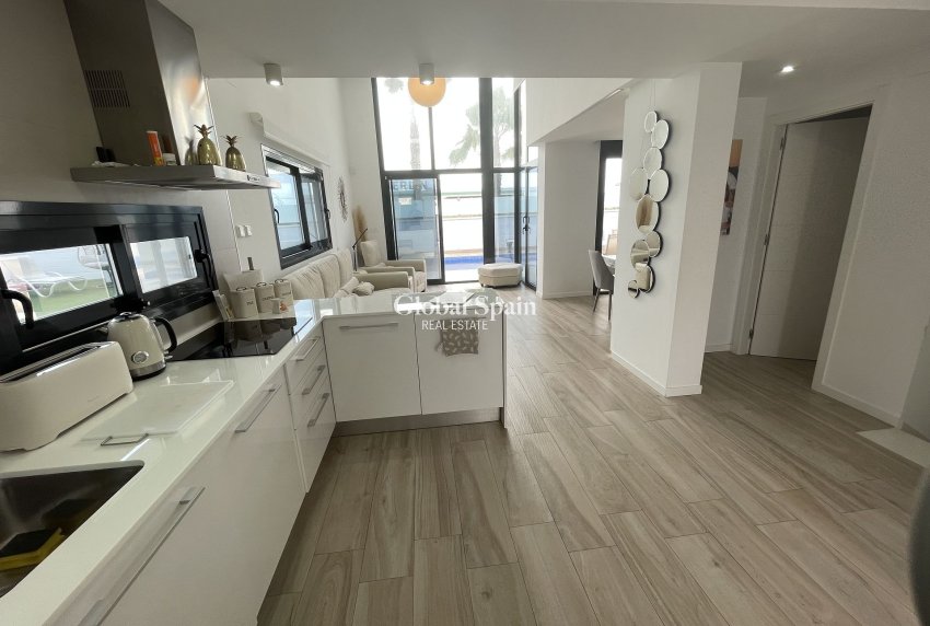 Wederverkoop - Villa -
CABO ROIG