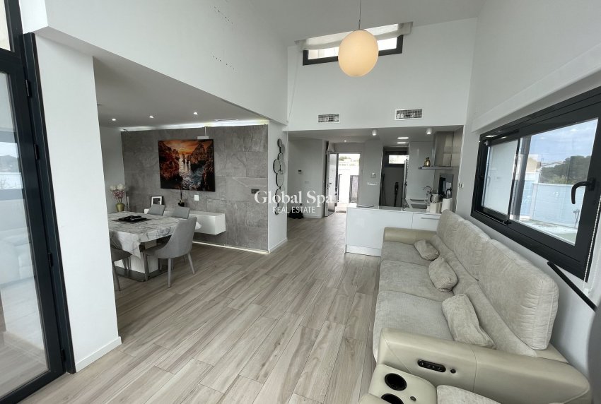 Wederverkoop - Villa -
CABO ROIG