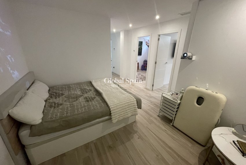 Wederverkoop - Villa -
CABO ROIG