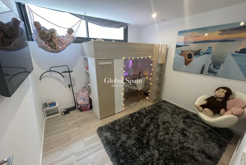 Wederverkoop - Villa -
CABO ROIG