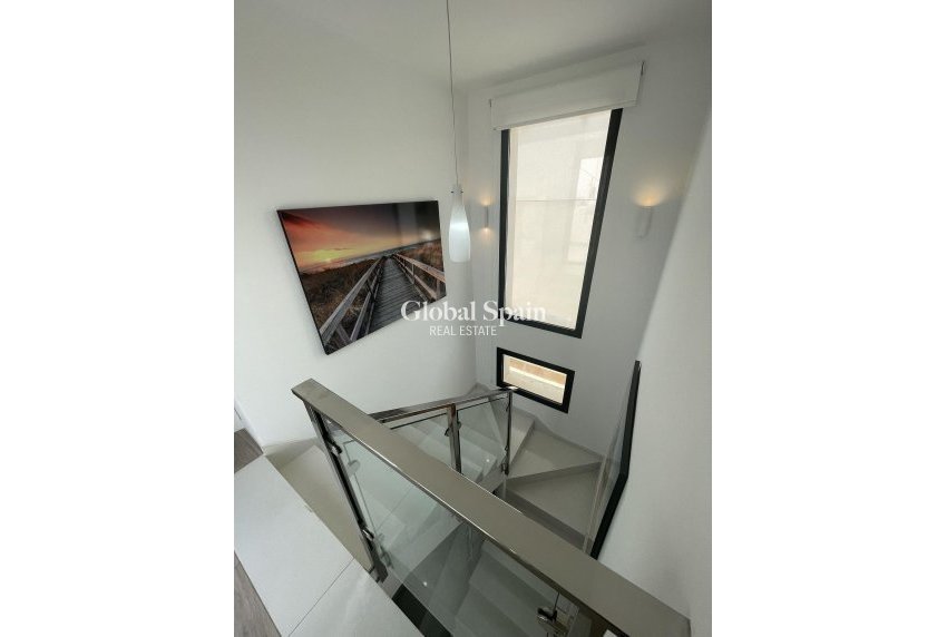 Wederverkoop - Villa -
CABO ROIG