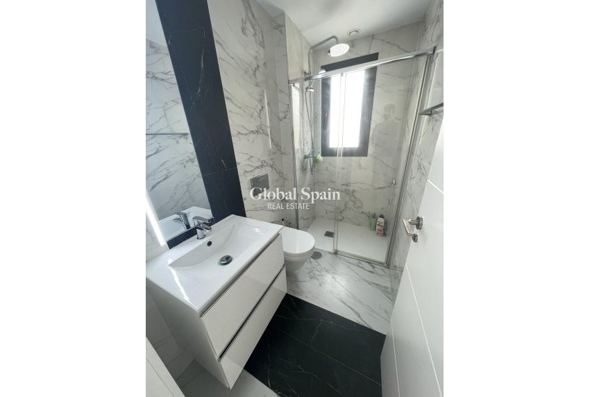 Wederverkoop - Villa -
CABO ROIG