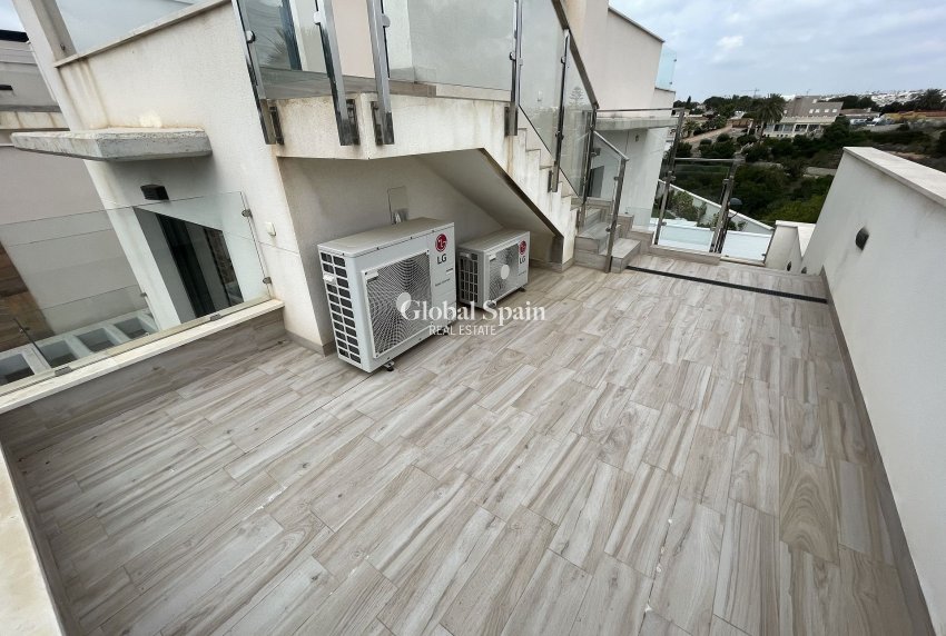 Wederverkoop - Villa -
CABO ROIG