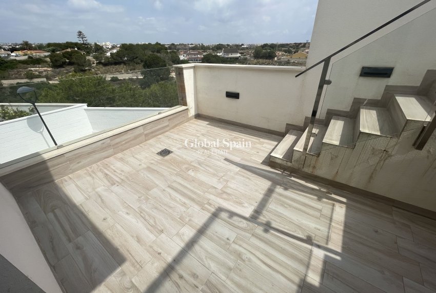 Wederverkoop - Villa -
CABO ROIG