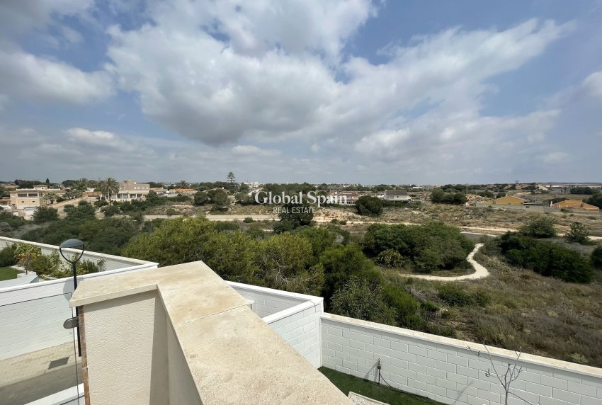 Wederverkoop - Villa -
CABO ROIG