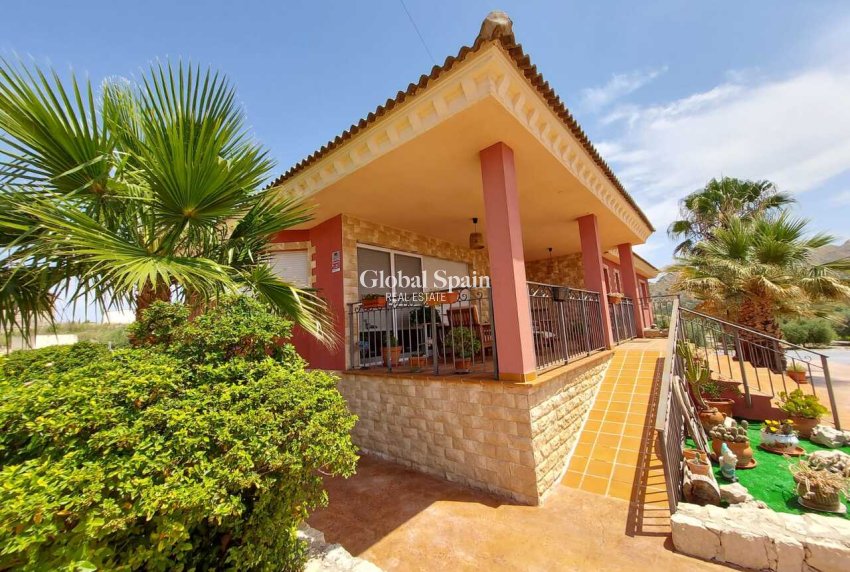 Wederverkoop - VILLA -
CALASPARRA - Inland