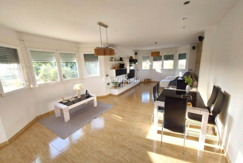 Wederverkoop - VILLA -
CALASPARRA - Inland