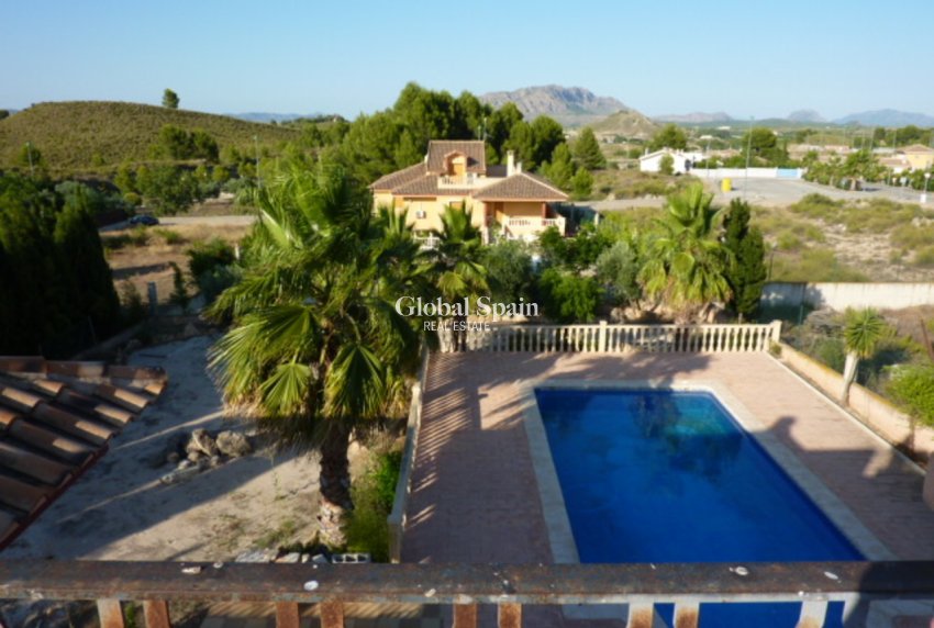 Wederverkoop - VILLA -
CALASPARRA - Inland