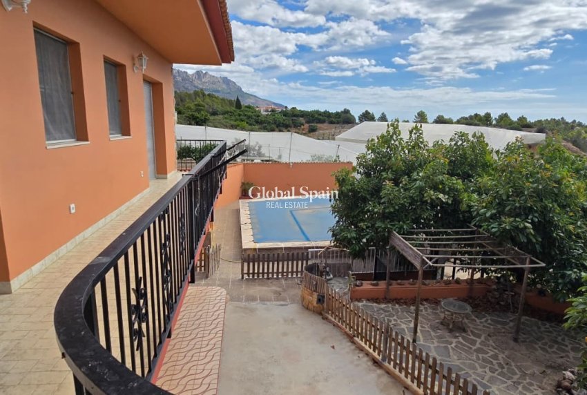 Wederverkoop - VILLA -
CALLOSA D'EN SARRIÀ - Callosa De Ensarrià