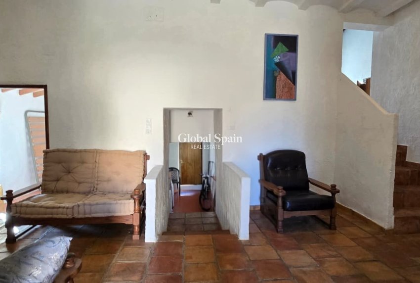 Wederverkoop - VILLA -
CALLOSA D'EN SARRIÀ - Callosa De Ensarrià