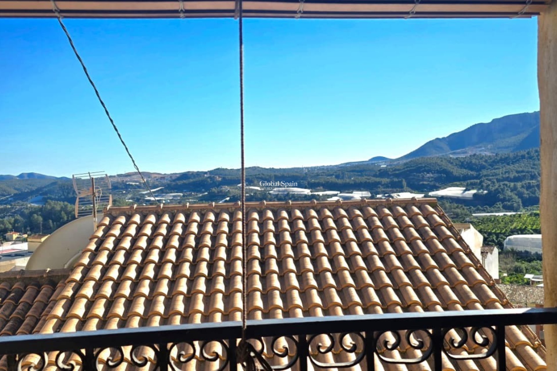 Wederverkoop - VILLA -
CALLOSA D'EN SARRIÀ - Callosa De Ensarrià