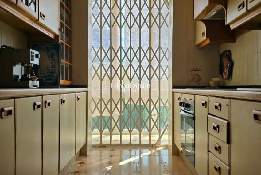 Wederverkoop - VILLA -
CALLOSA D'EN SARRIÀ - Callosa De Ensarrià
