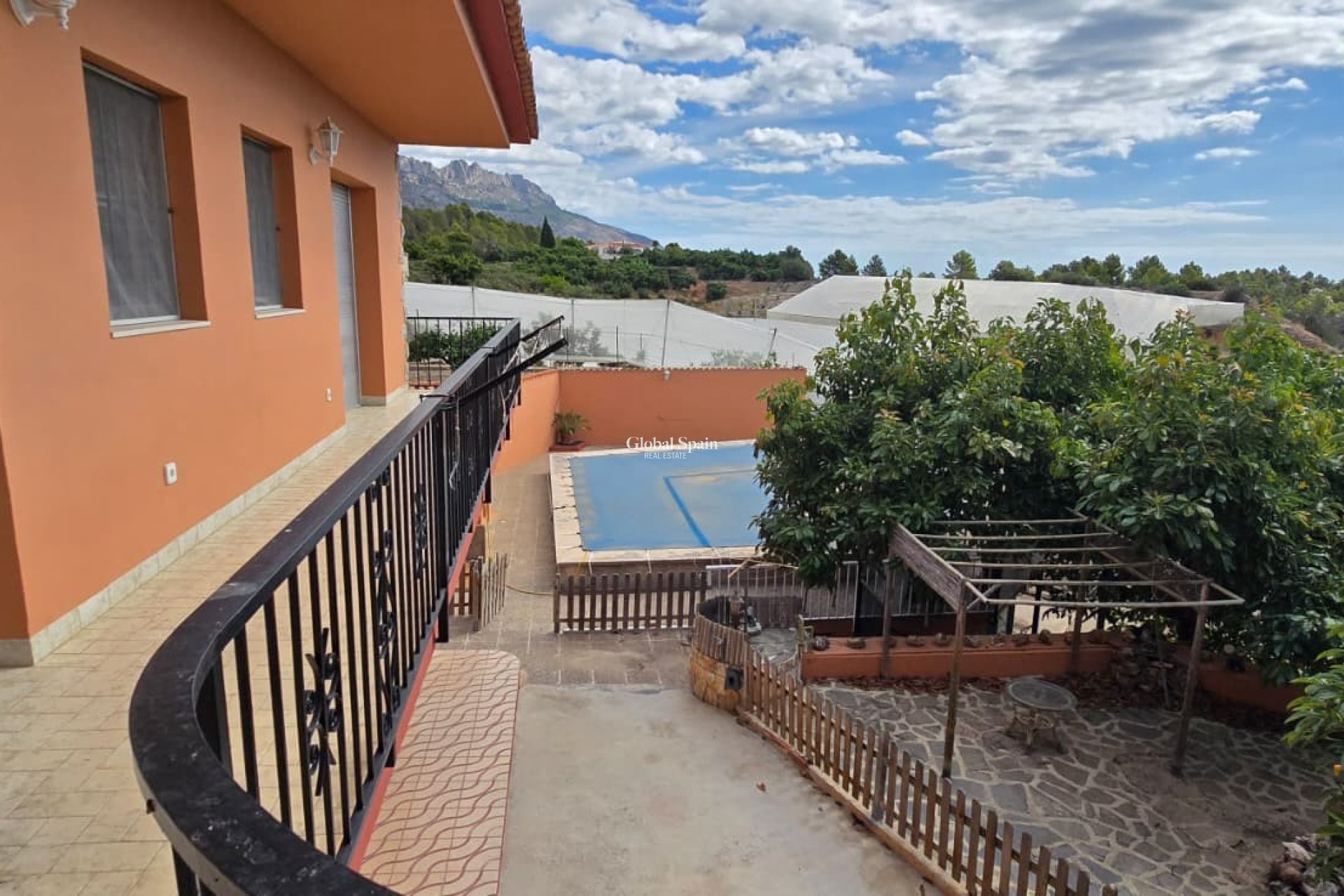 Wederverkoop - VILLA -
CALLOSA D'EN SARRIÀ - Callosa De Ensarrià