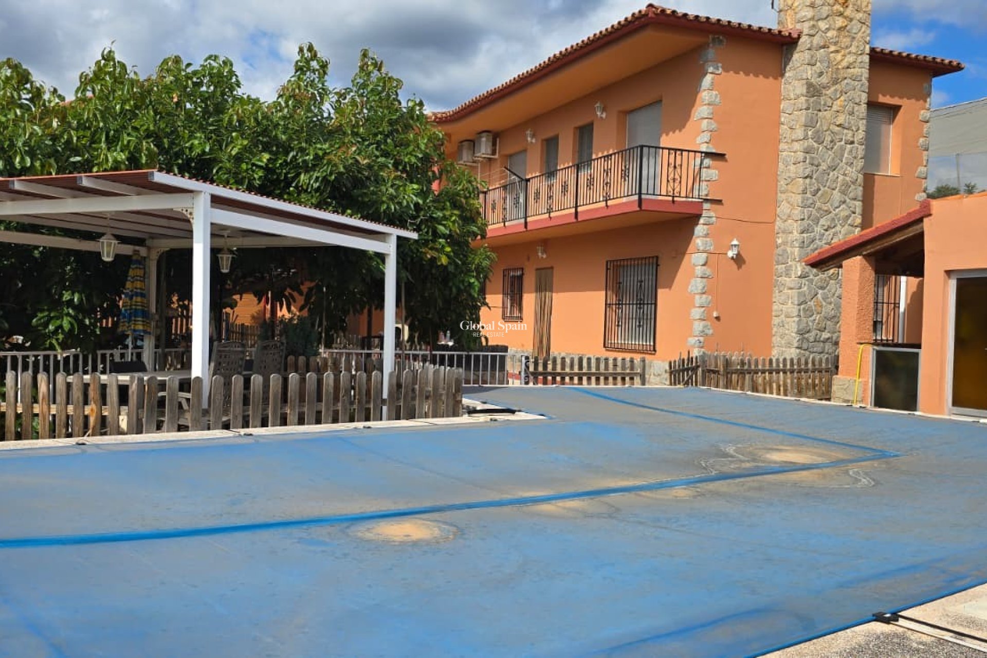 Wederverkoop - VILLA -
CALLOSA D'EN SARRIÀ - Callosa De Ensarrià