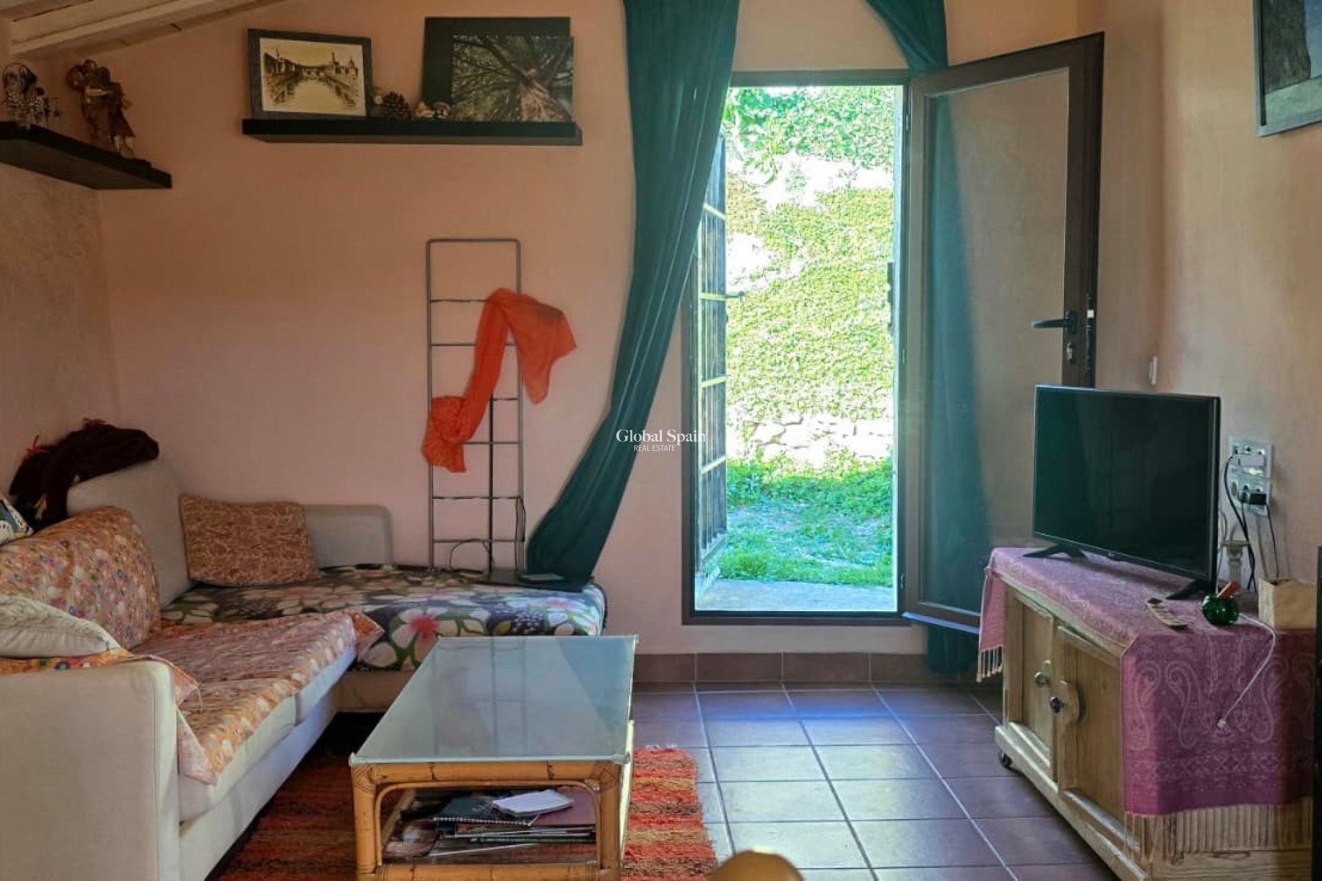 Wederverkoop - VILLA -
CALLOSA D'EN SARRIÀ - Callosa De Ensarrià