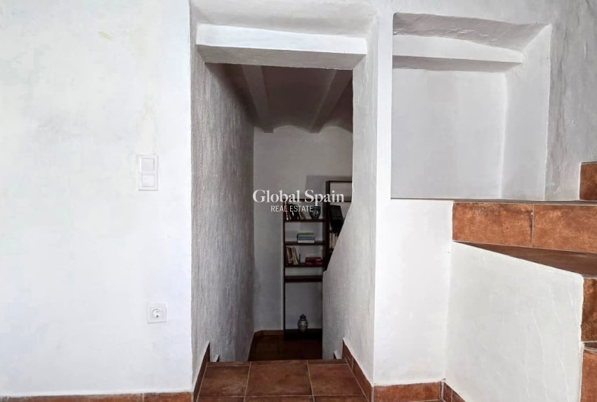 Wederverkoop - VILLA -
CALLOSA D'EN SARRIÀ - Callosa De Ensarrià