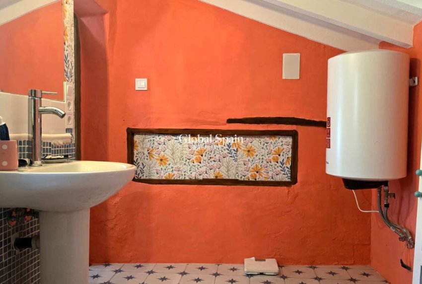 Wederverkoop - VILLA -
CALLOSA D'EN SARRIÀ - Callosa De Ensarrià