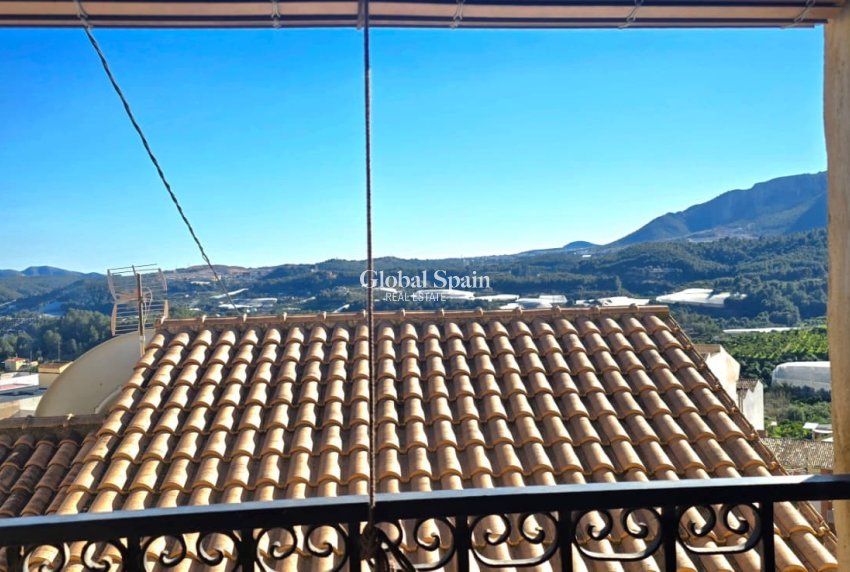 Wederverkoop - VILLA -
CALLOSA D'EN SARRIÀ - Callosa De Ensarrià