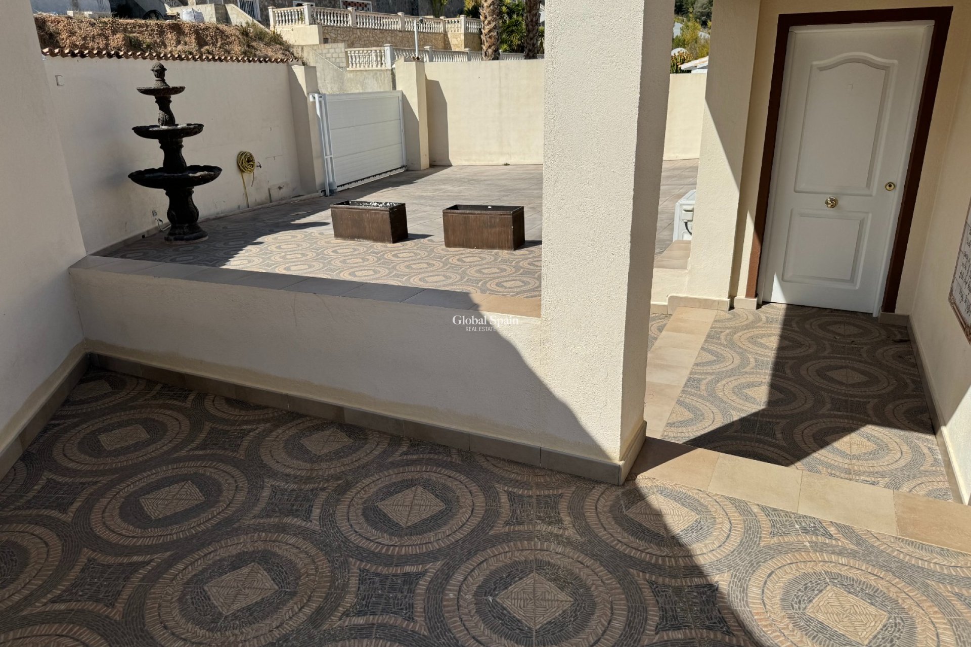 Wederverkoop - VILLA -
CALLOSA D'EN SARRIÀ - Callosa De Ensarrià