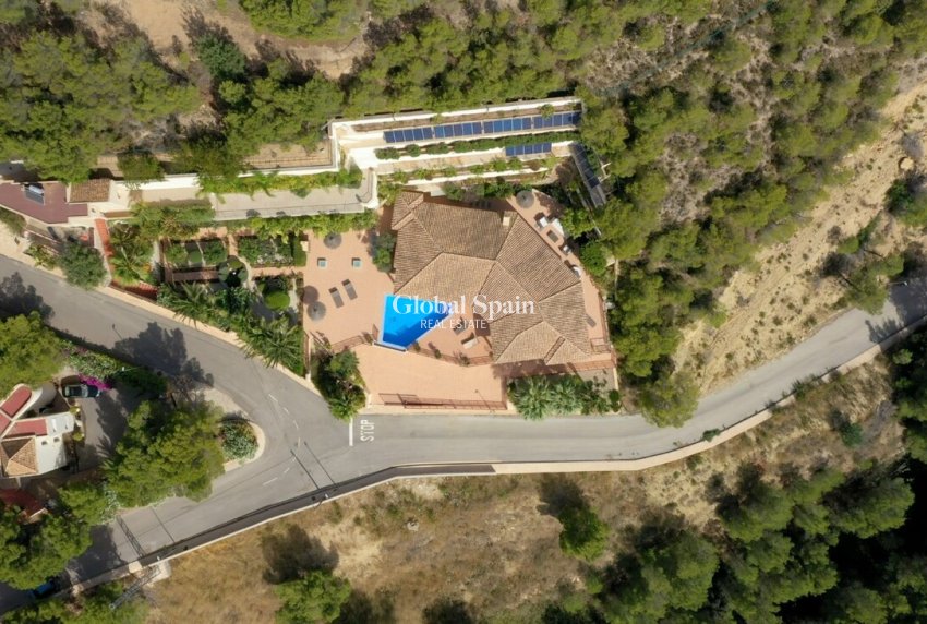 Wederverkoop - VILLA -
CALLOSA D'EN SARRIÀ - Costa Blanca