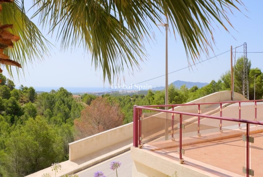 Wederverkoop - VILLA -
CALLOSA D'EN SARRIÀ - Costa Blanca