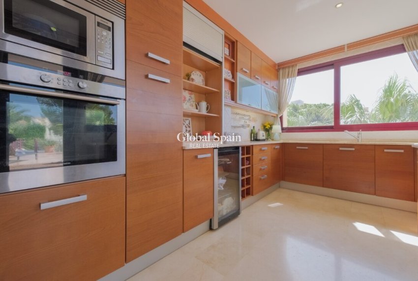 Wederverkoop - VILLA -
CALLOSA D'EN SARRIÀ - Costa Blanca