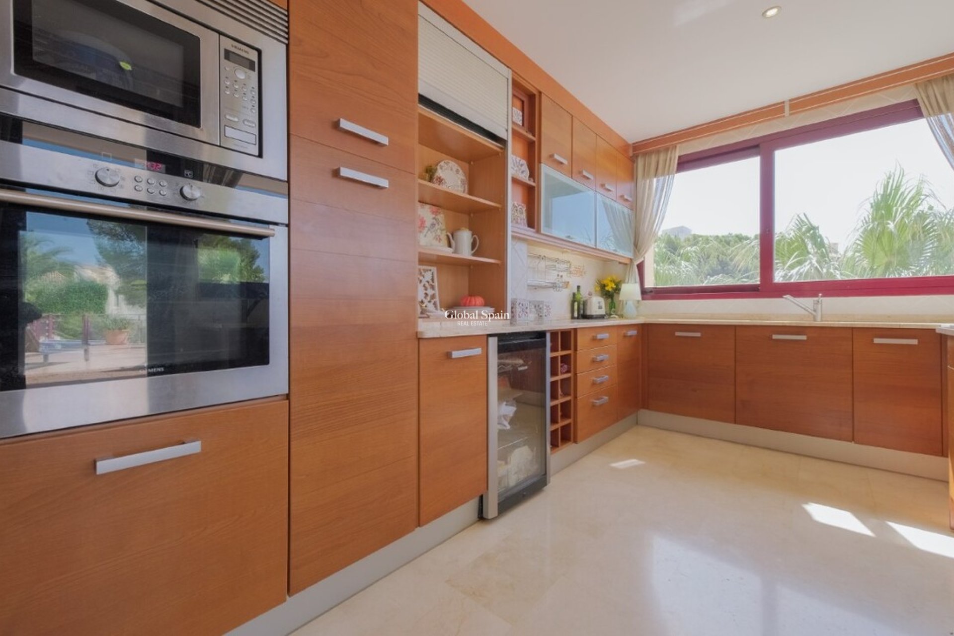 Wederverkoop - VILLA -
CALLOSA D'EN SARRIÀ - Costa Blanca