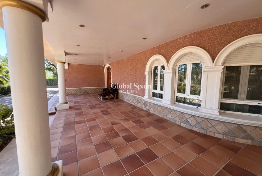 Wederverkoop - VILLA -
CALLOSA DEL SEGURA