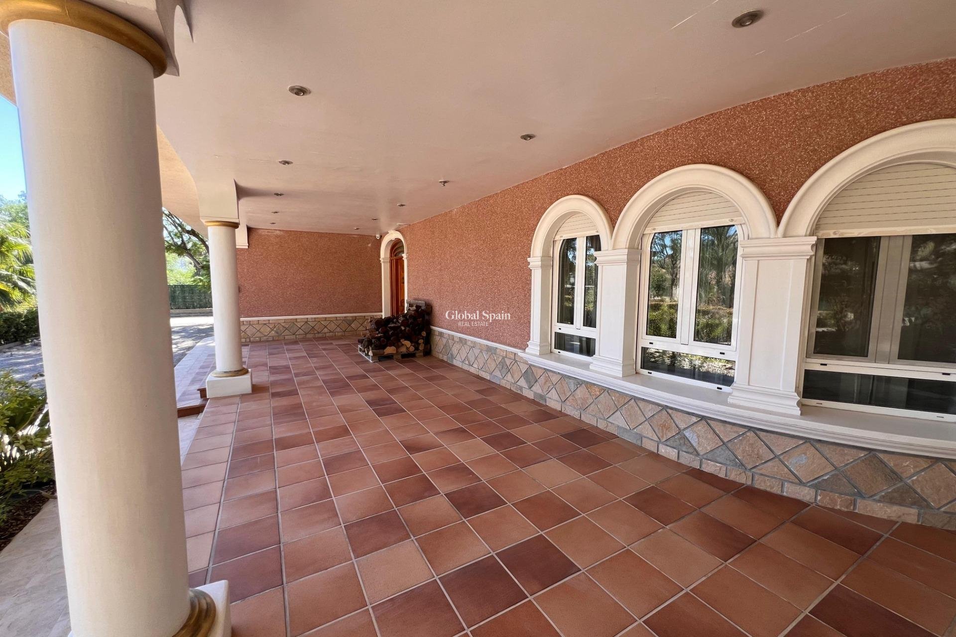 Wederverkoop - VILLA -
CALLOSA DEL SEGURA