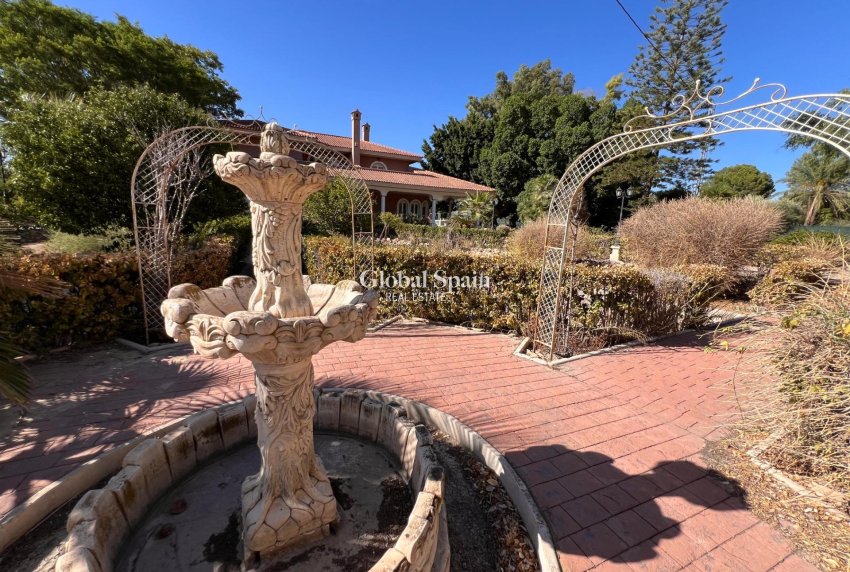 Wederverkoop - VILLA -
CALLOSA DEL SEGURA