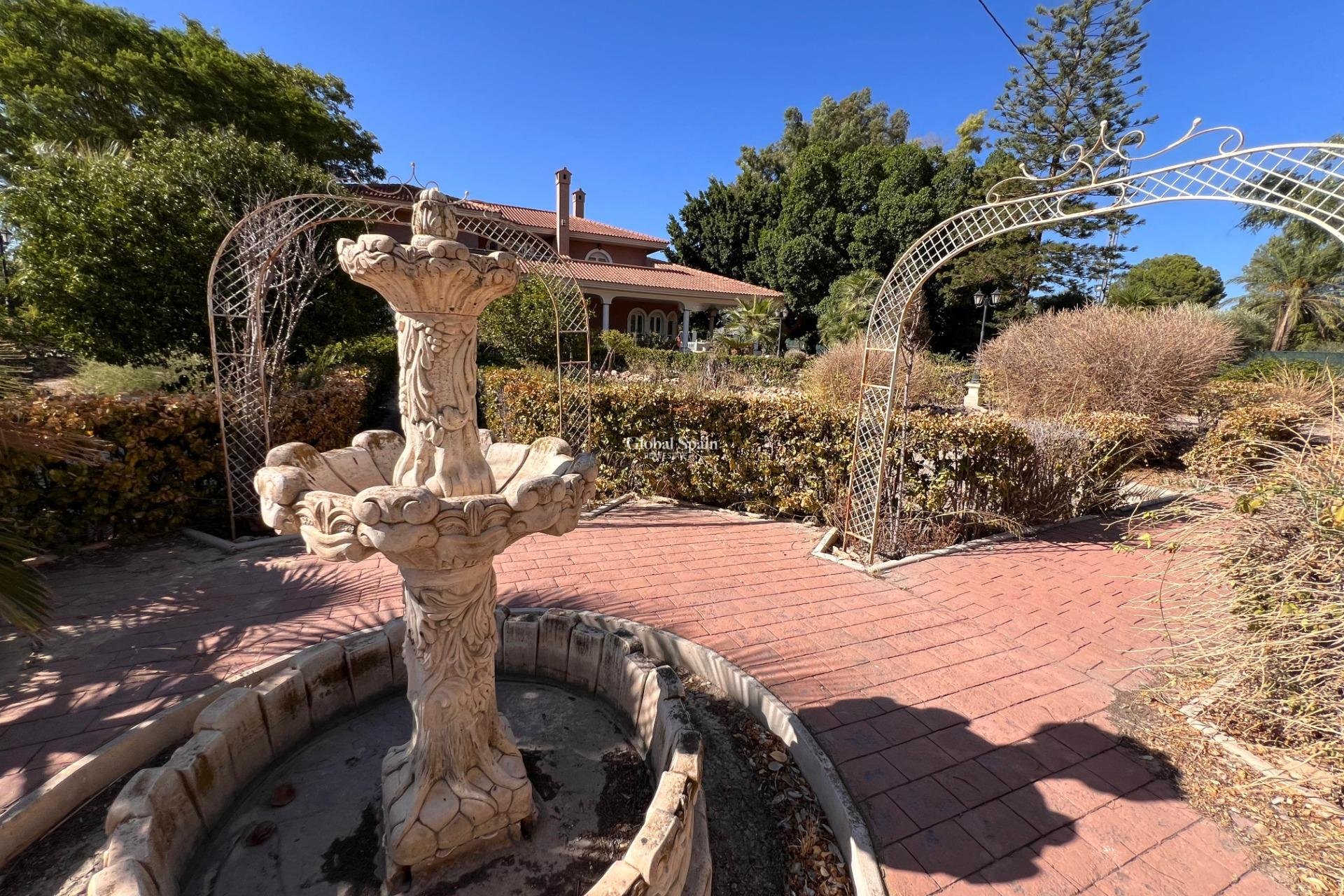 Wederverkoop - VILLA -
CALLOSA DEL SEGURA