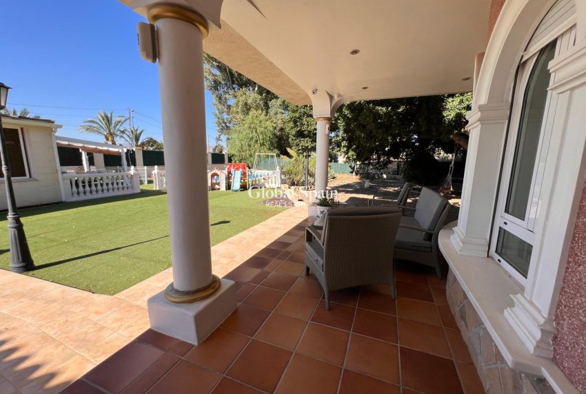 Wederverkoop - VILLA -
CALLOSA DEL SEGURA