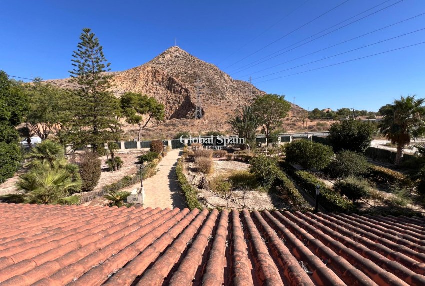 Wederverkoop - VILLA -
CALLOSA DEL SEGURA