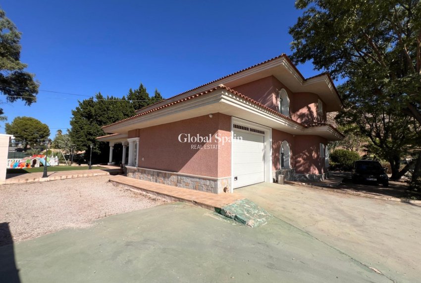 Wederverkoop - VILLA -
CALLOSA DEL SEGURA