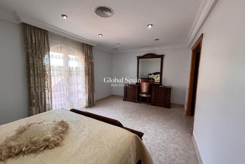 Wederverkoop - VILLA -
CALLOSA DEL SEGURA