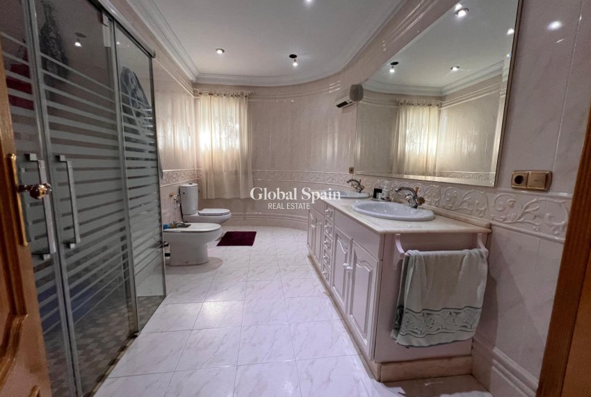 Wederverkoop - VILLA -
CALLOSA DEL SEGURA