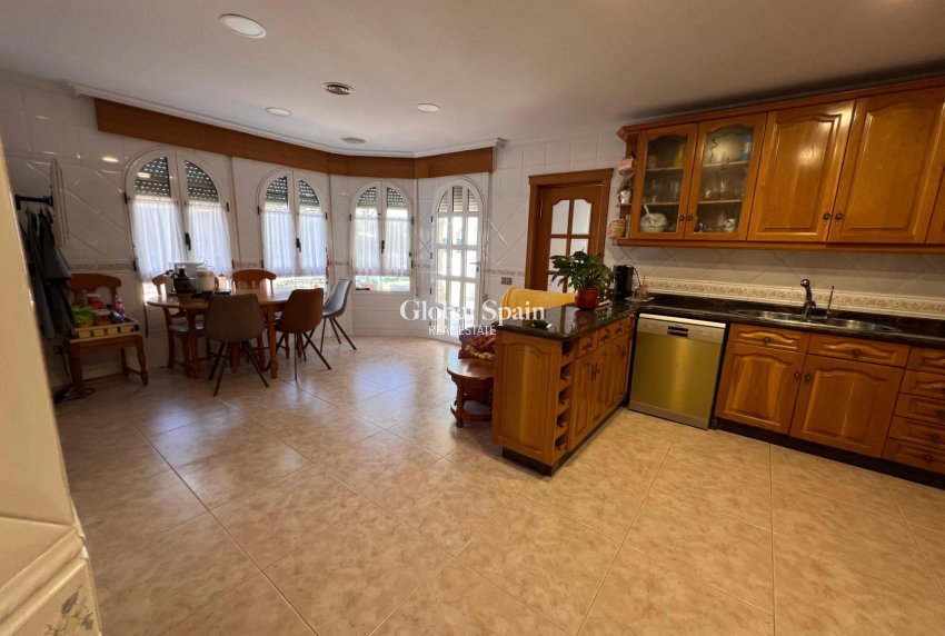 Wederverkoop - VILLA -
CALLOSA DEL SEGURA