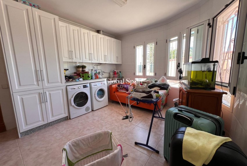 Wederverkoop - VILLA -
CALLOSA DEL SEGURA