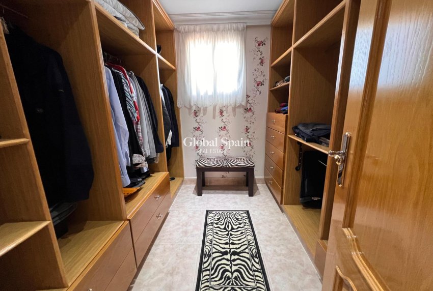 Wederverkoop - VILLA -
CALLOSA DEL SEGURA