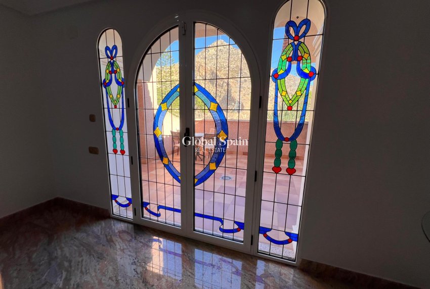 Wederverkoop - VILLA -
CALLOSA DEL SEGURA