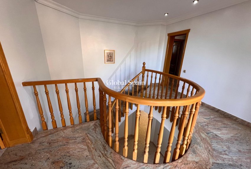 Wederverkoop - VILLA -
CALLOSA DEL SEGURA