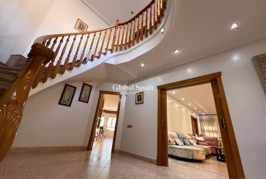 Wederverkoop - VILLA -
CALLOSA DEL SEGURA