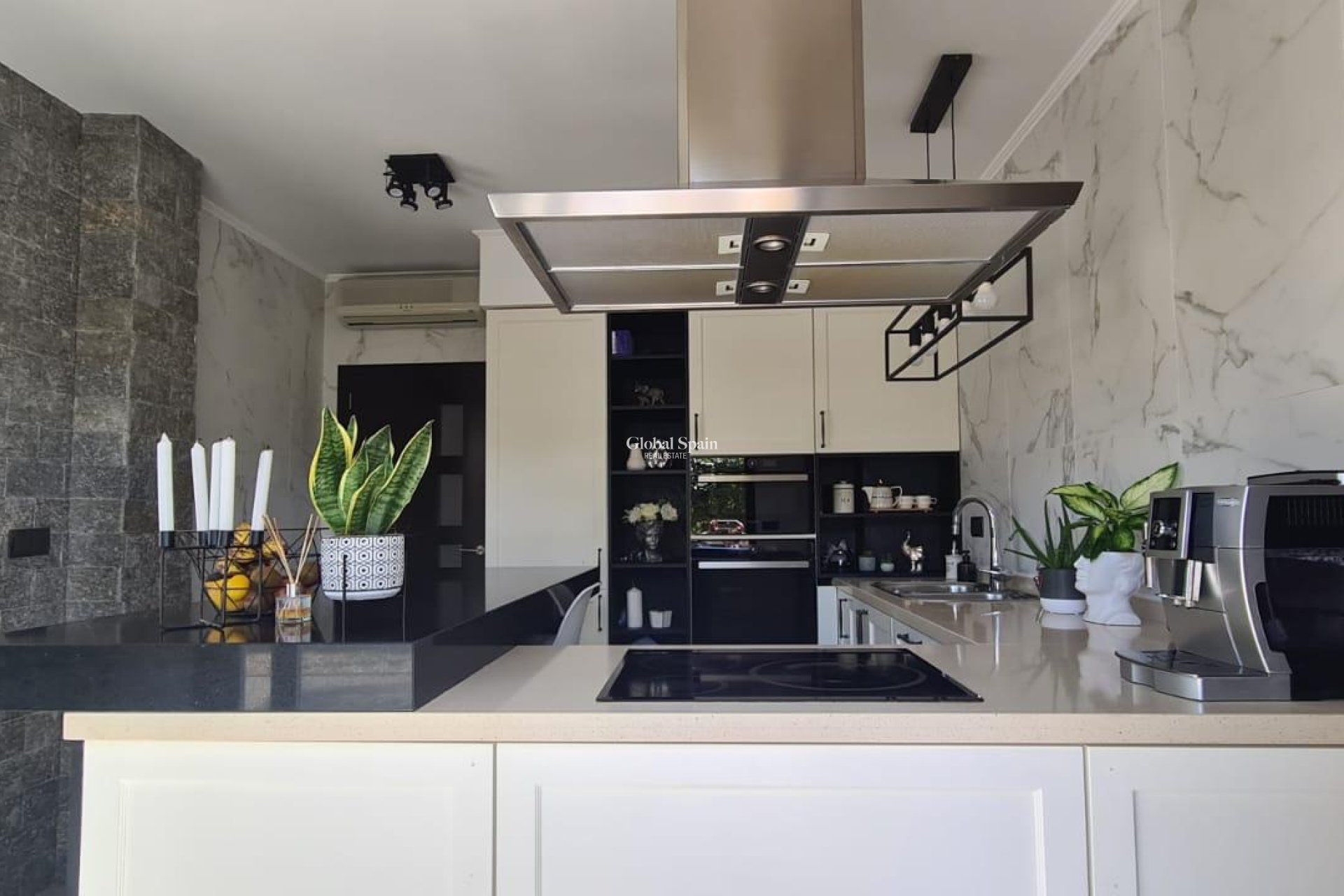 Wederverkoop - VILLA -
CALPE - Costa Blanca